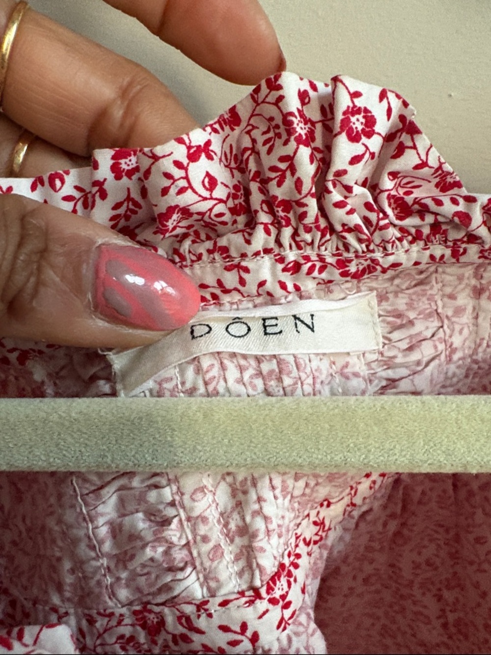 Doen Red/White Floral Puff-Sleeve Blouse - Picture 2 of 4